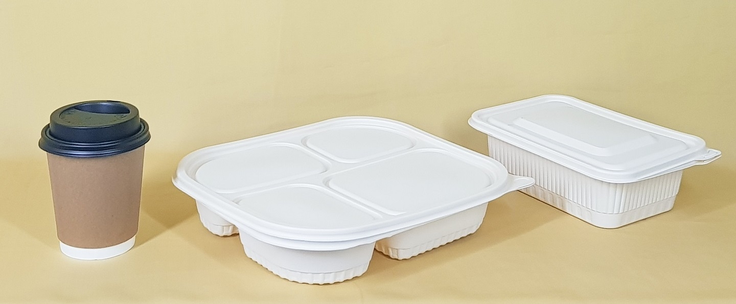 papierowy-kubek-i-tacki-plastikowe
