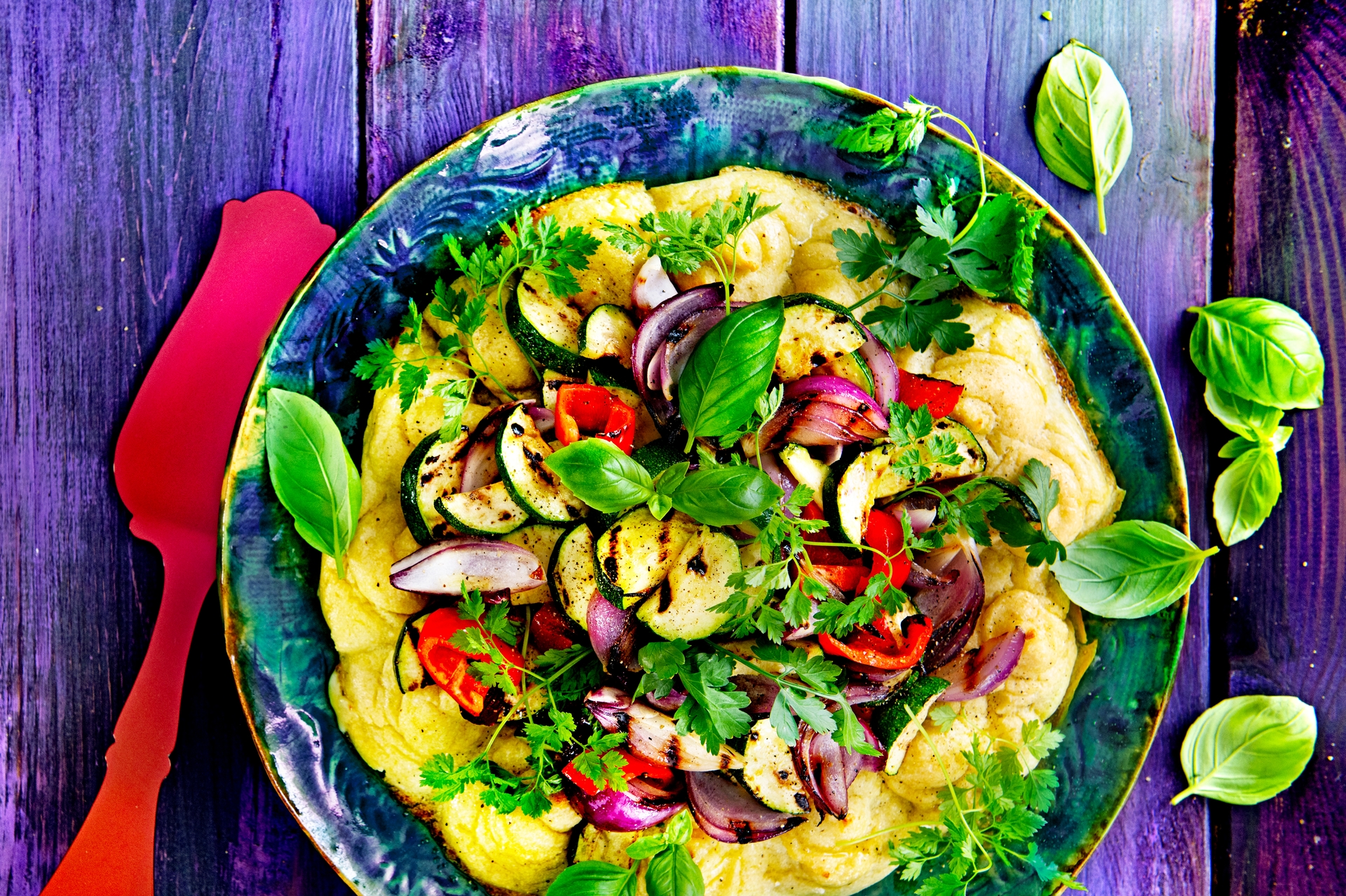 Wytrawna pavlova z grillowanymi warzywami