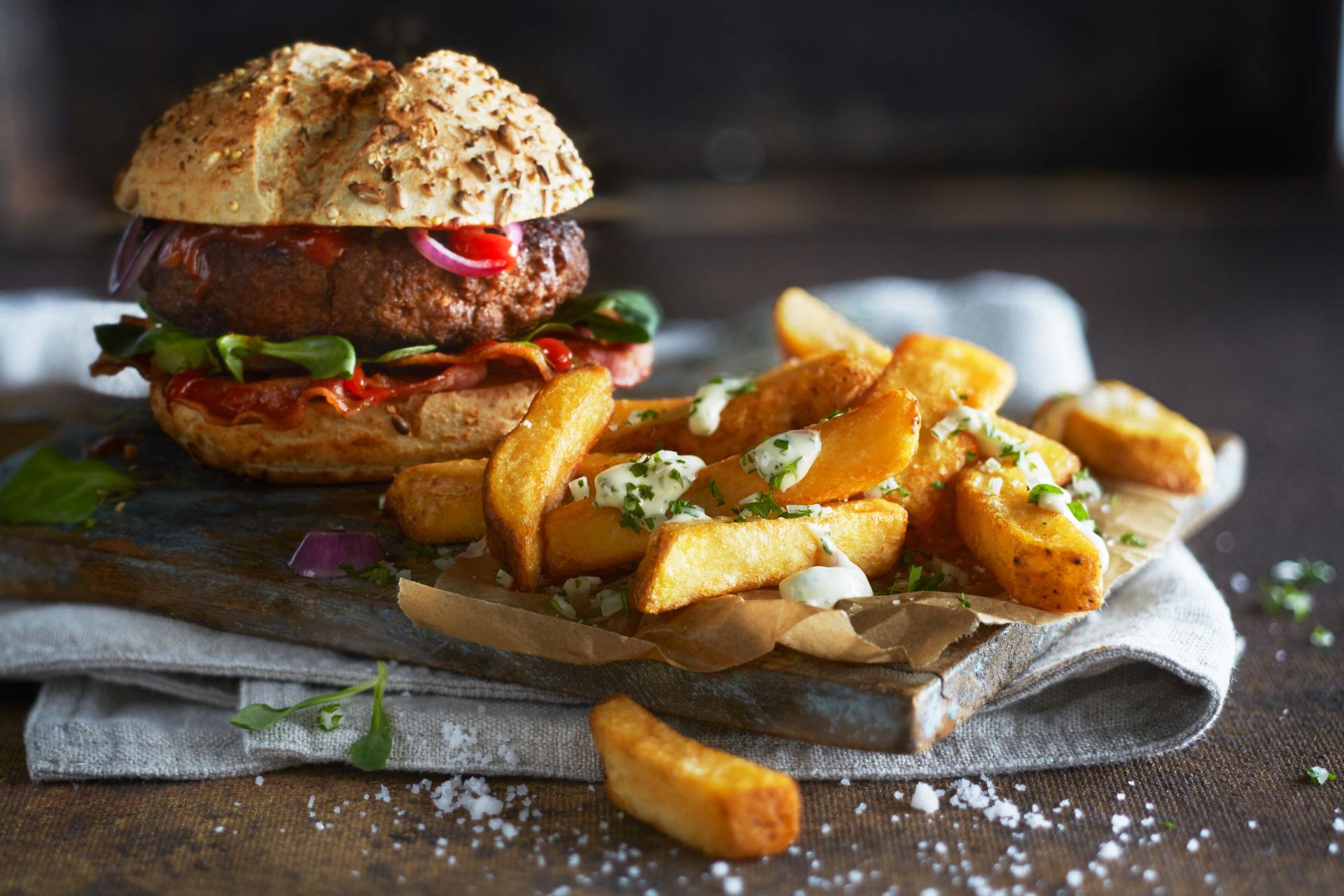 burger-z-frytkami-aviko-pure-and-rustic