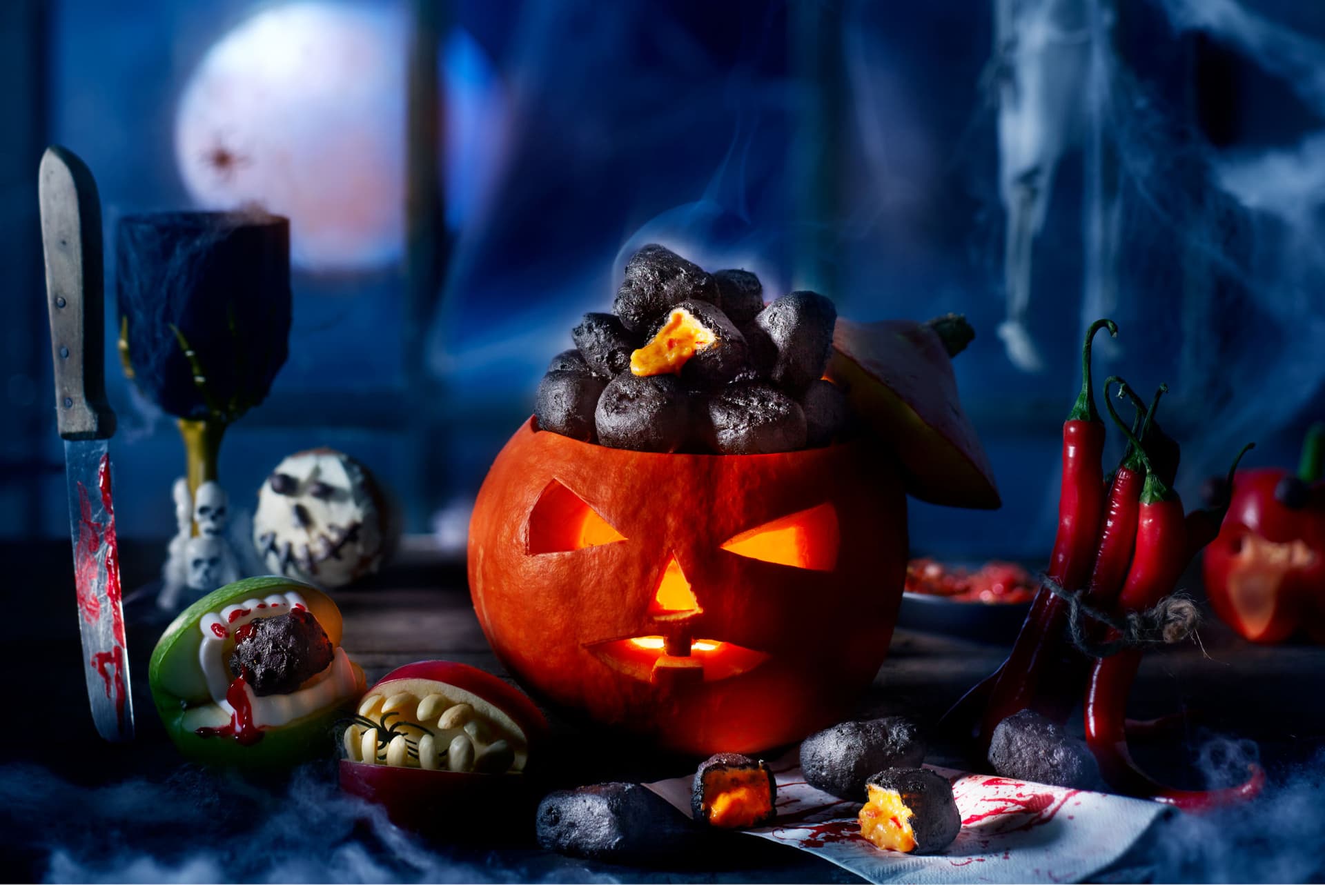 czarne-nuggetsy-aviko-w-dyni-halloween