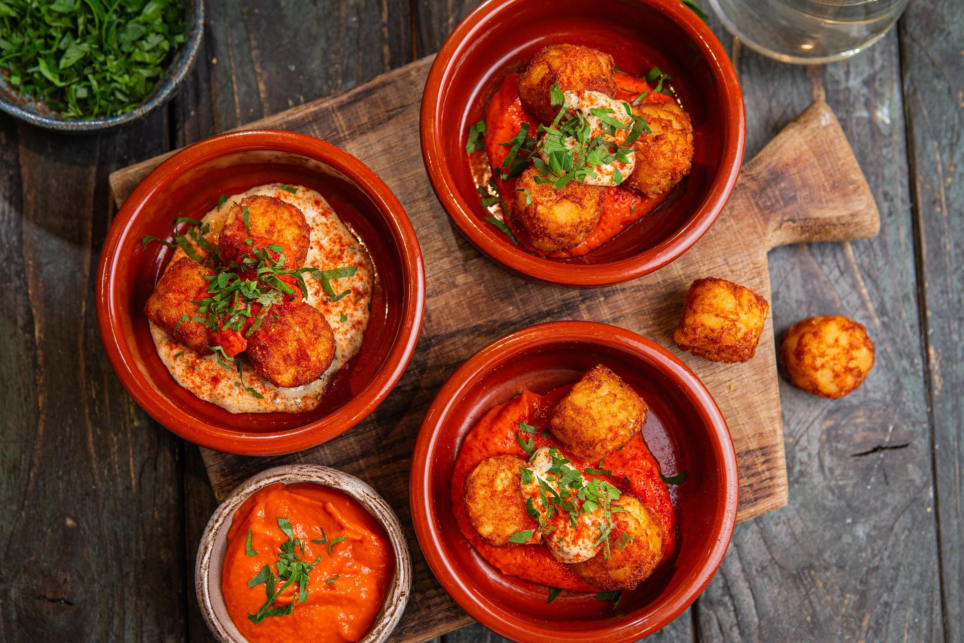 rosti_bites_w_stylu_patatas_bravas przepis aviko gastronomia