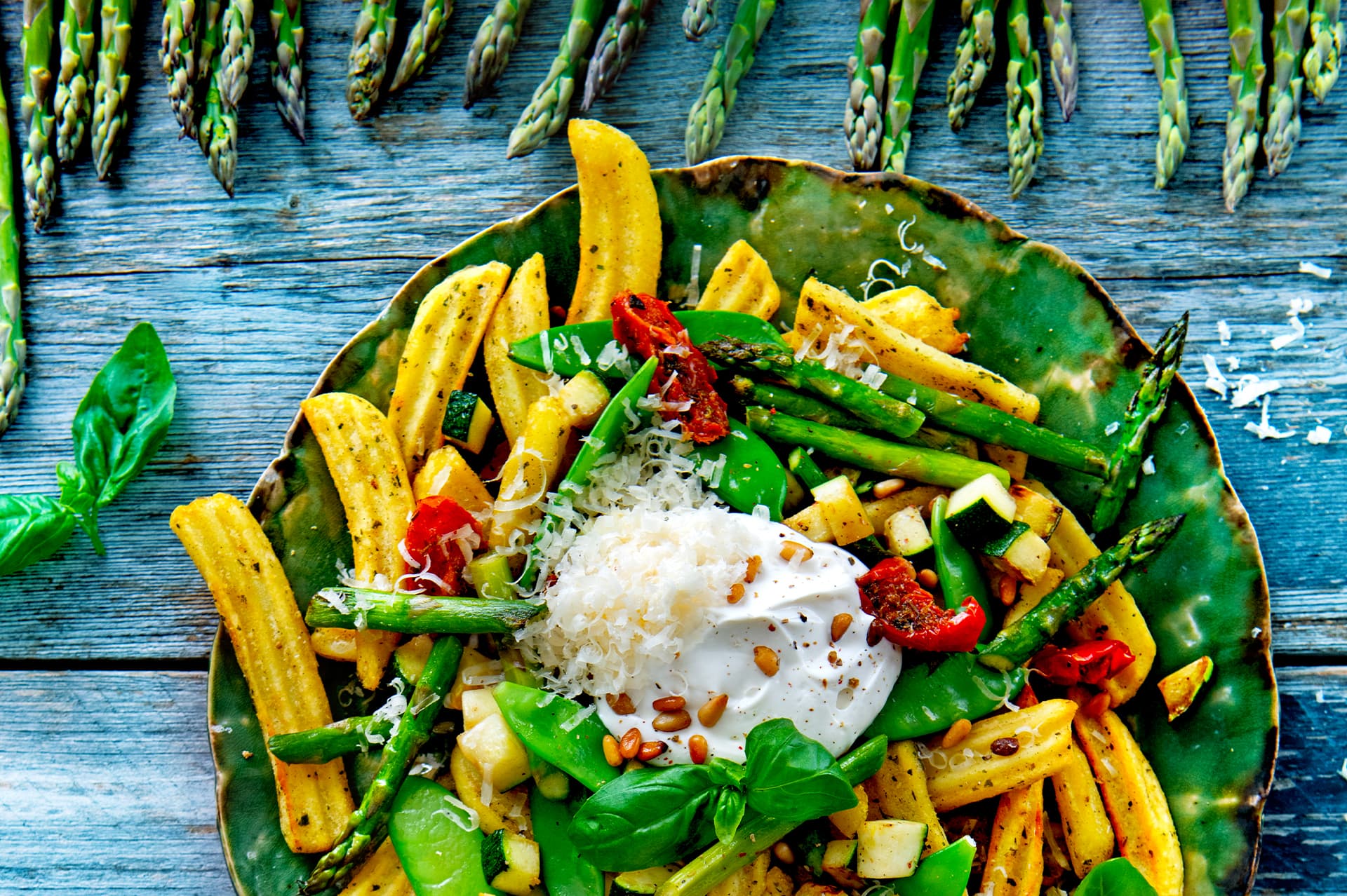 loaded-fries-z-zielonymi-warzywami-i-ricotta