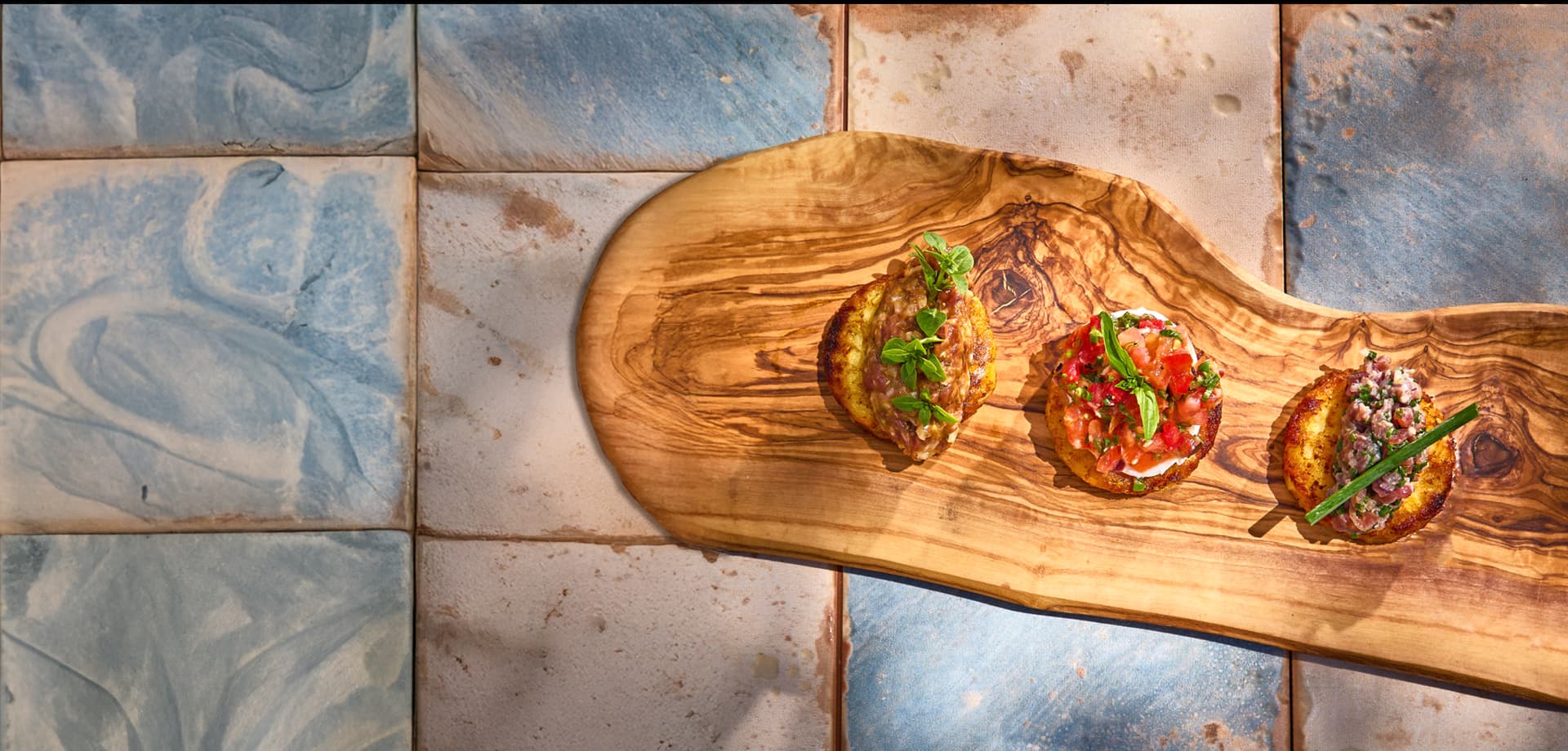 triple_tartare_on_a_crisp