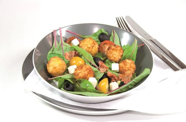 salatka-z-rosti-bocwina-boczkiem-feta-przepis-aviko