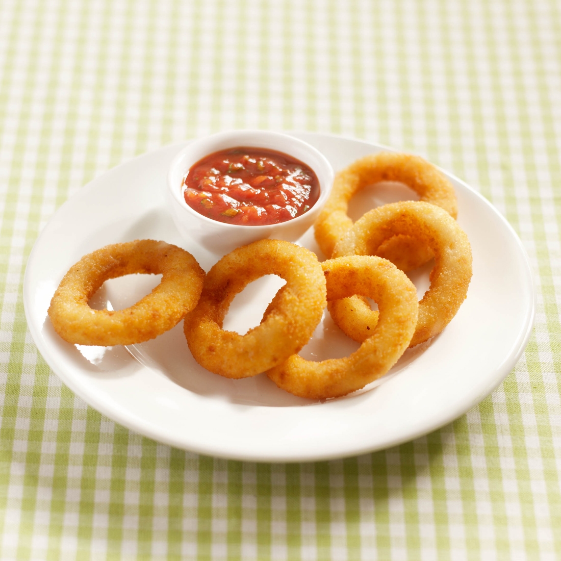 krazki-cebulowe-z-pikantnym-dipem-pomidorowym-przepis-aviko