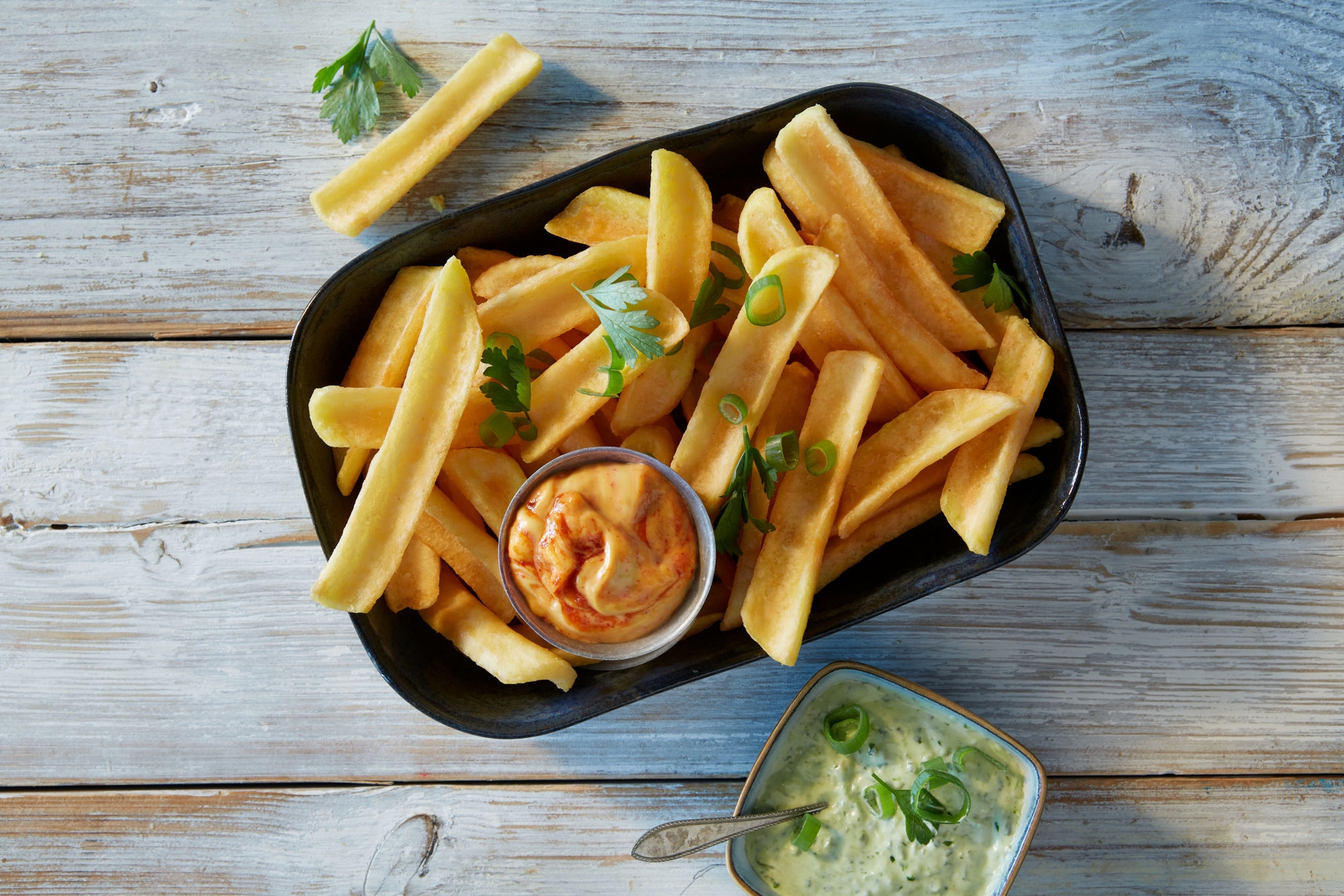 frytki-aviko-grip-and-dip-w-ksztalcie-u-na-tacce