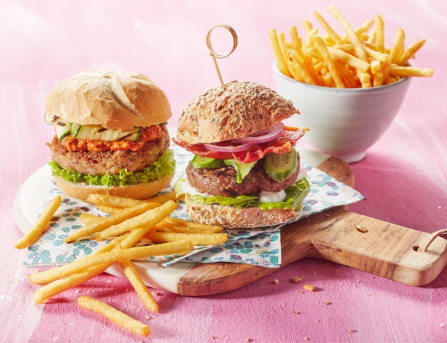 ultra-cienkie-frytyki-aviko-i-burgery-na-desce