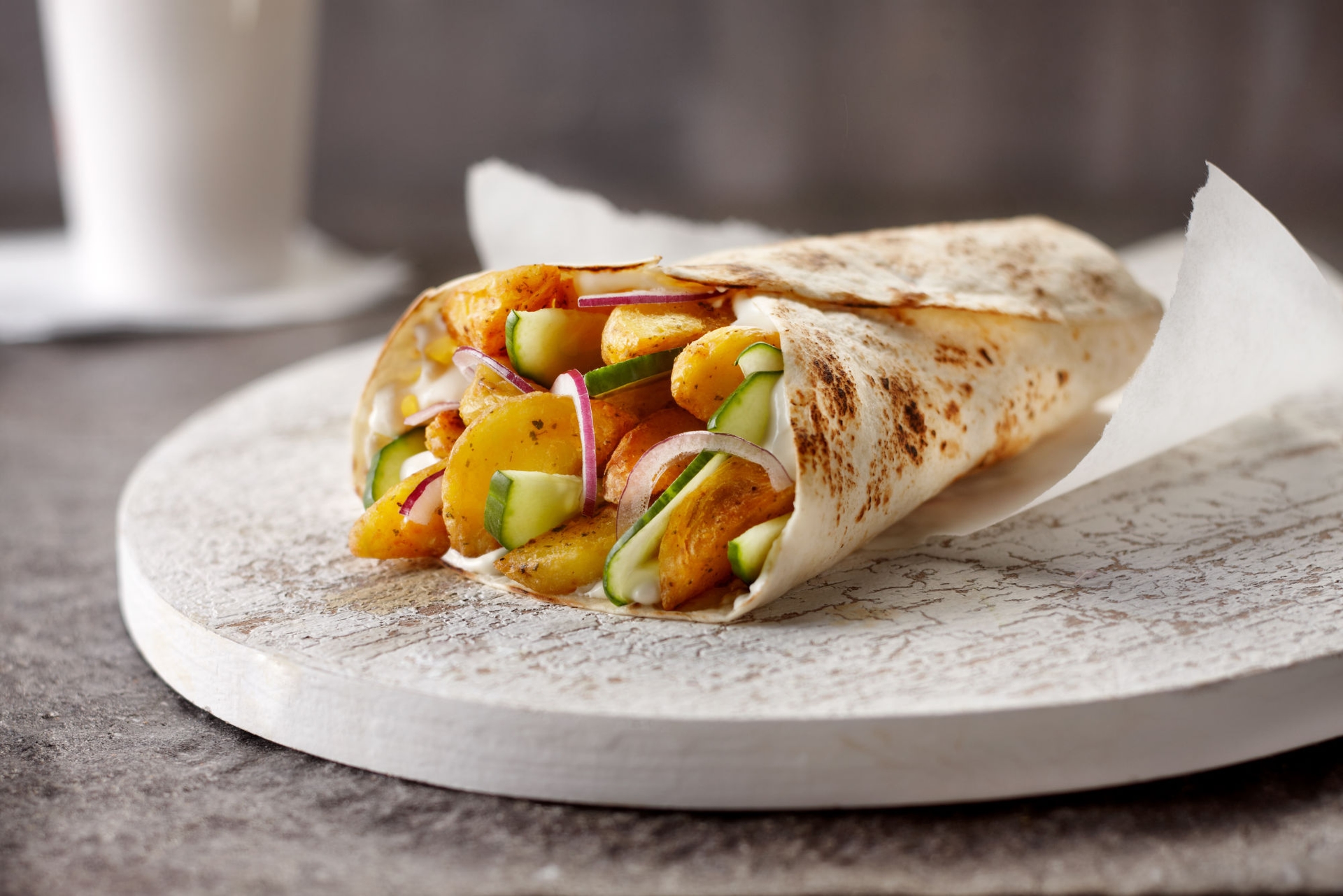 wrap-z-czastkami-ziemniaka-przepis-aviko