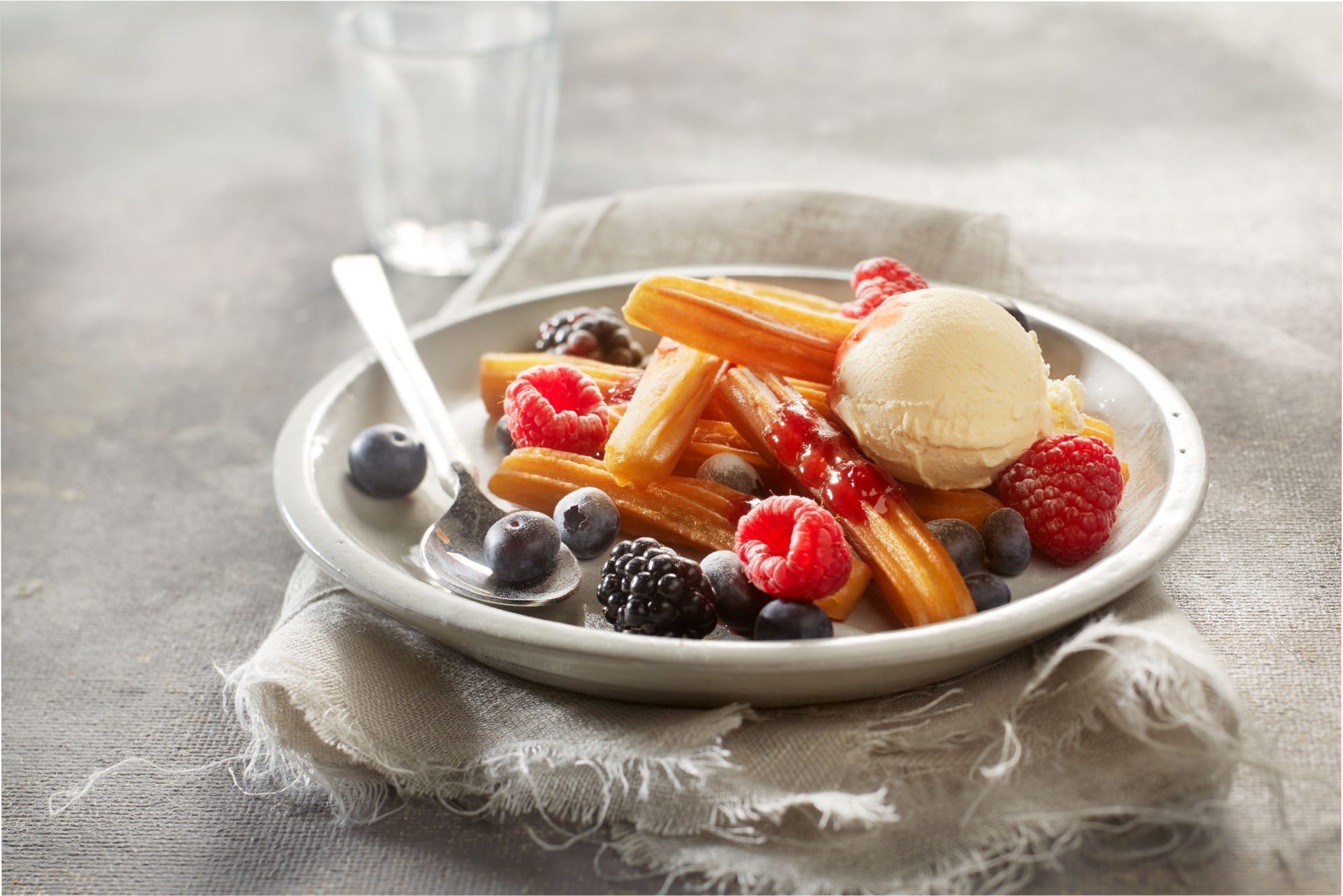 churros_aviko_z_owocami_i_lodami_waniliowymi