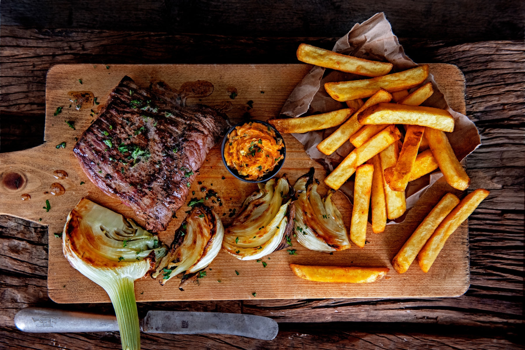 smazona_baweta_z_maslem_w_stylu_paryskim_i_pieczonym_koprem_wloskim_z_frytkami_ze_skorka_aviko