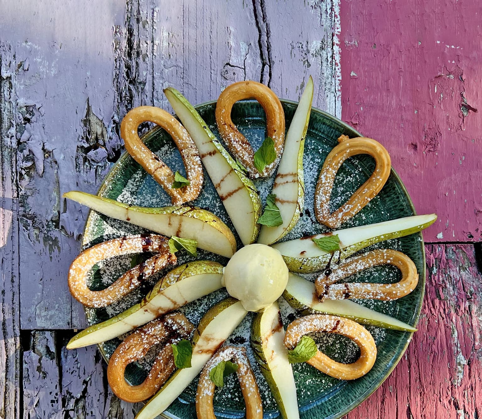 churros-z-lodami-gruszkowymi-i-sosem-czekoladowym