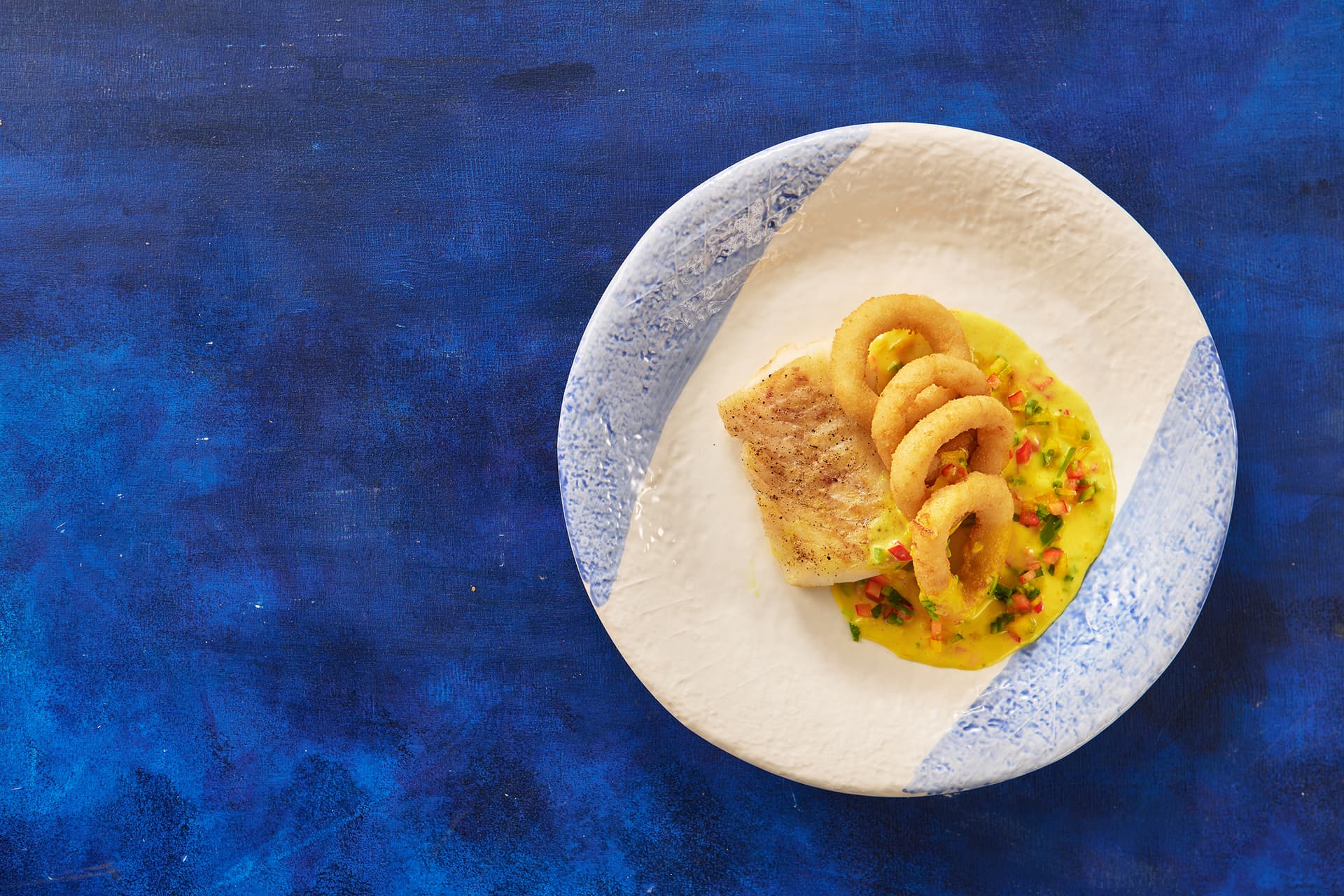 loaded_krazki_cebulowe_z_dorszem_i_sosem_serowym