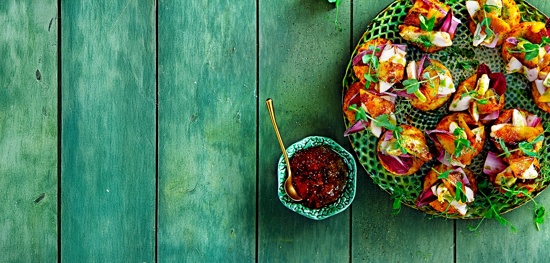 Rösti z wasabi, marynowanymi warzywami i pekanami