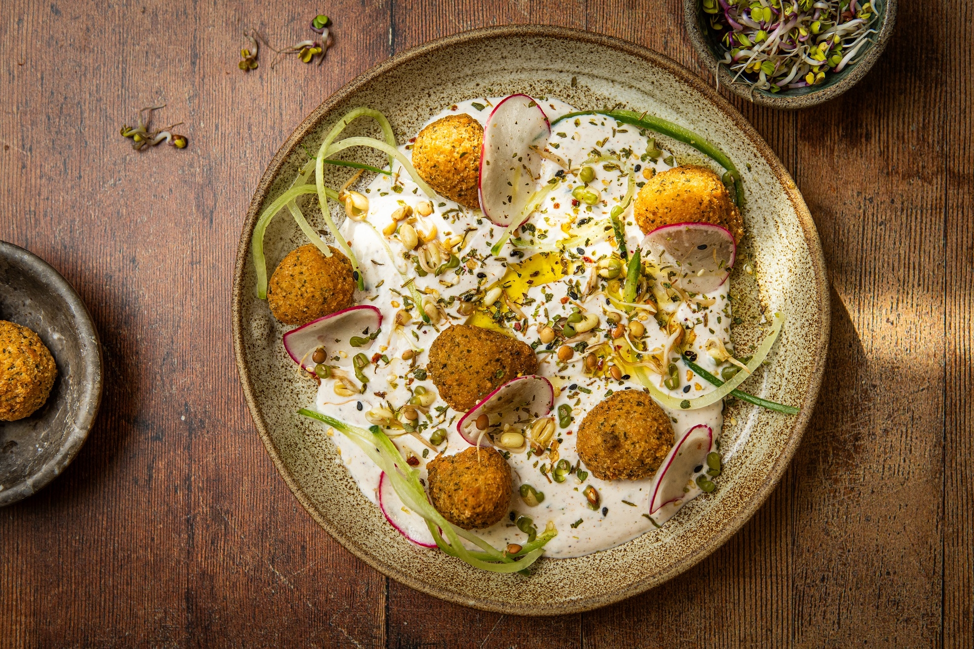 Przekąski z serem mozzarella Aviko z dipem śródziemnomorskim - przepis Aviko dla gastronomii