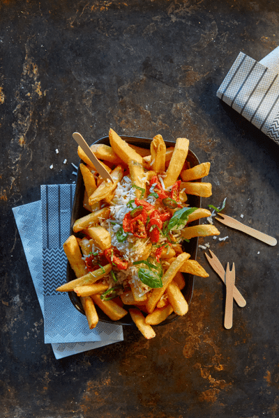 Aviko-SuperCrunch-pure-rustic-with-parmesan-truffel-oil-topping-loaded-staand